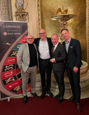 von links: Frank Ziegler, Andrw Cammegh, Thomas Schindler (Casinodirektor), Torben Kreienbrock